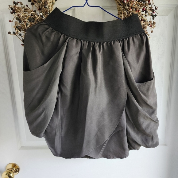 Aritzia Wilfred Gray Silk Skirt Tulip Hem Size 6 - Picture 1 of 9
